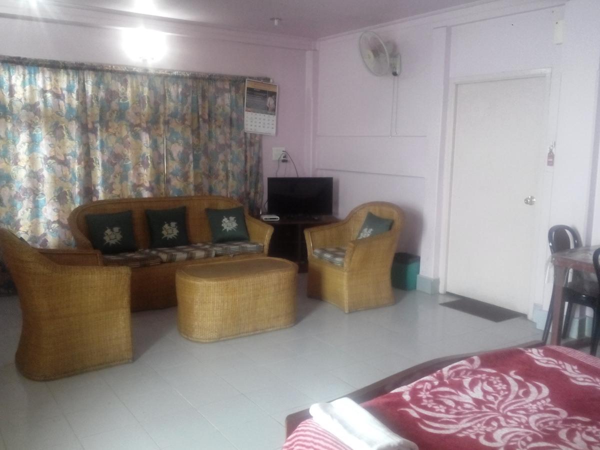 Chief Guest House Āīzawl Buitenkant foto